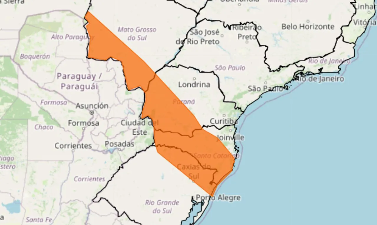 A imagem mostra as áreas em alerta para tempestade em partes do Sul e MS